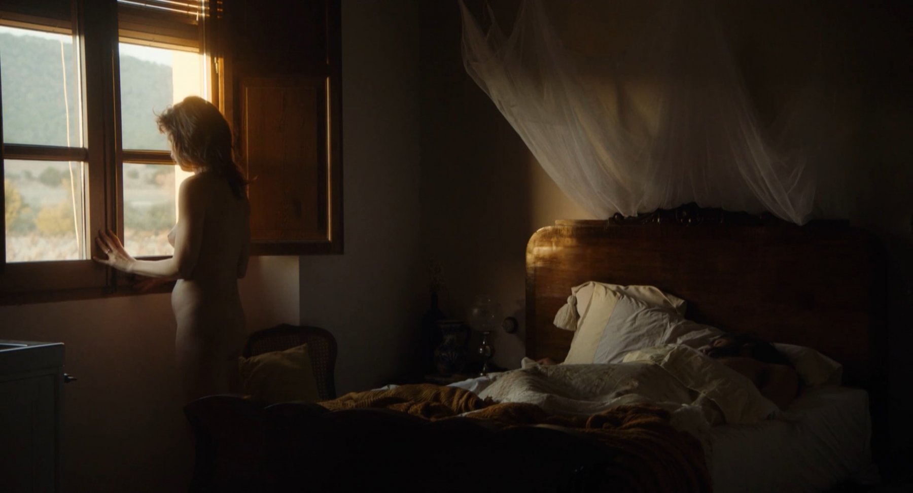 Голая Карла Линарес - Castells (2022)