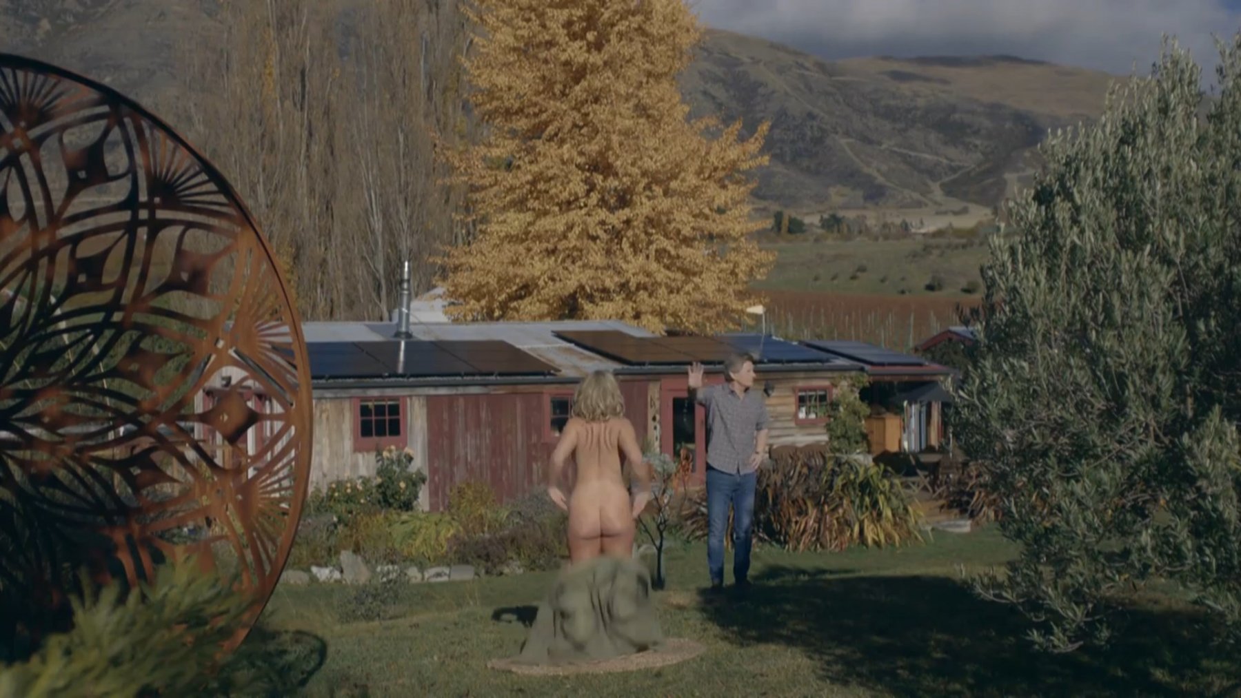 Голая Кэтрин Уилкин - Под виноградной лозой 2 сезон 4 серия (2023)