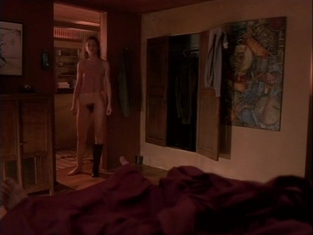 Голая Лесли Хоуп - Rowing Through (1996)