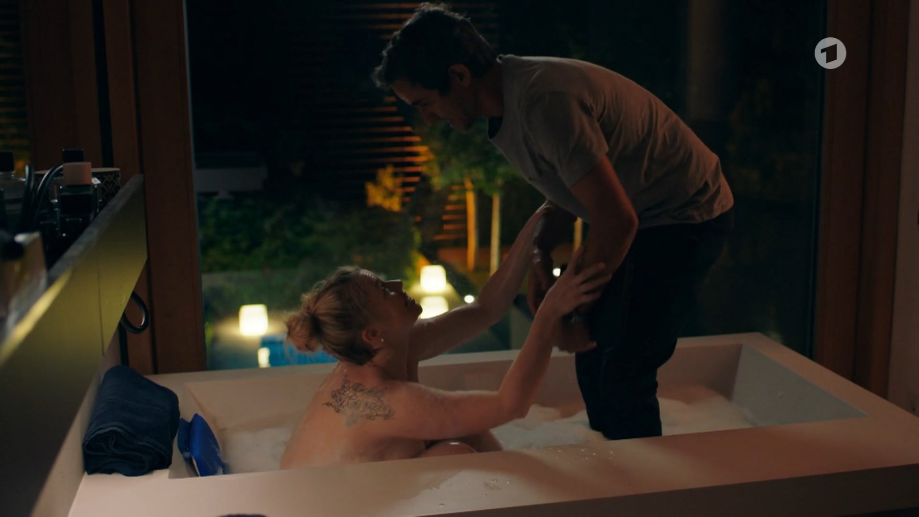 Сексуальная Кристина Эйксенбергер - Toni, männlich, Hebamme 1 сезон 8 серия (2023)