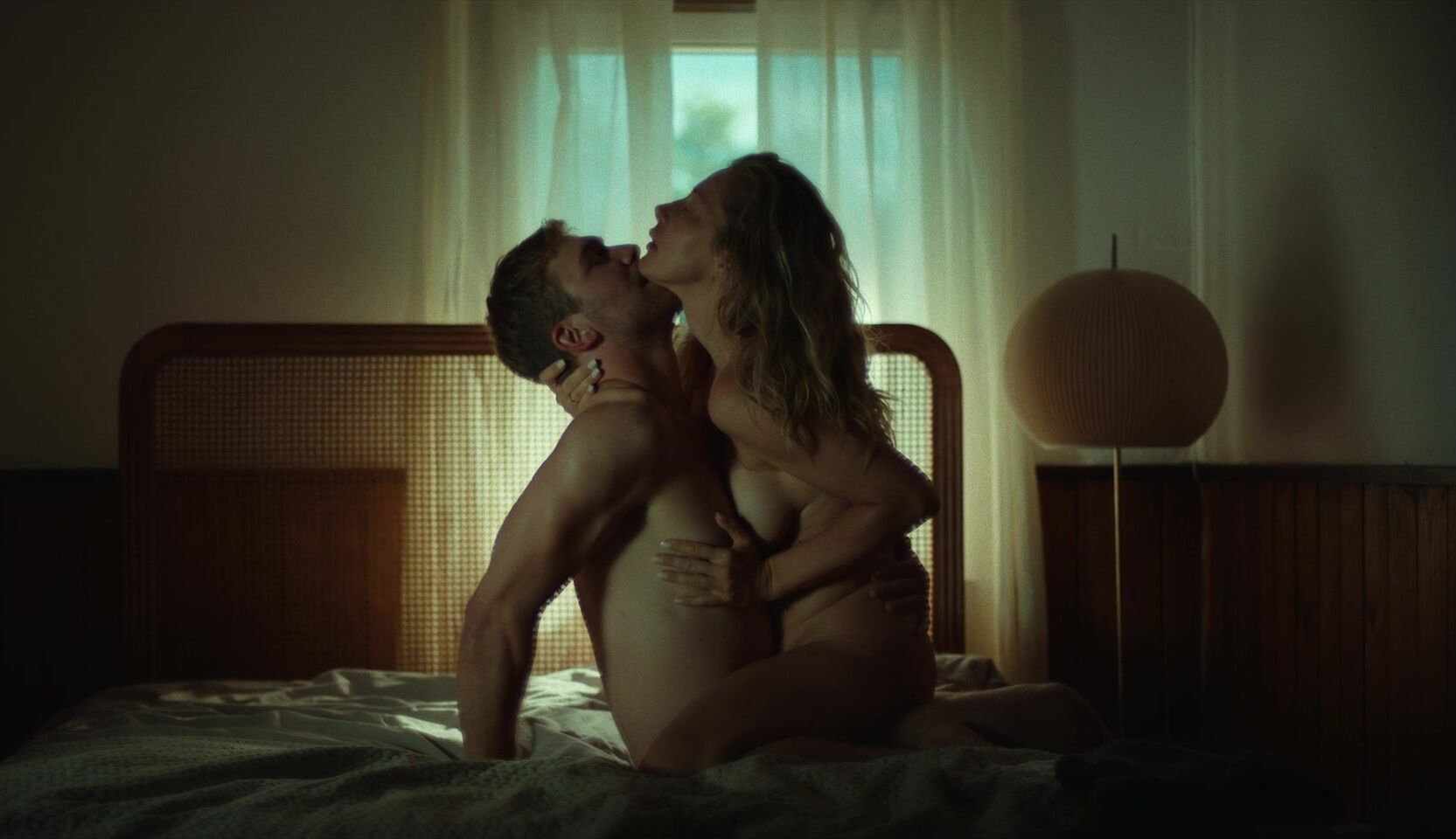 Голая Катажина Варнке - Совсем новички 1 сезон 2 серия (2023)