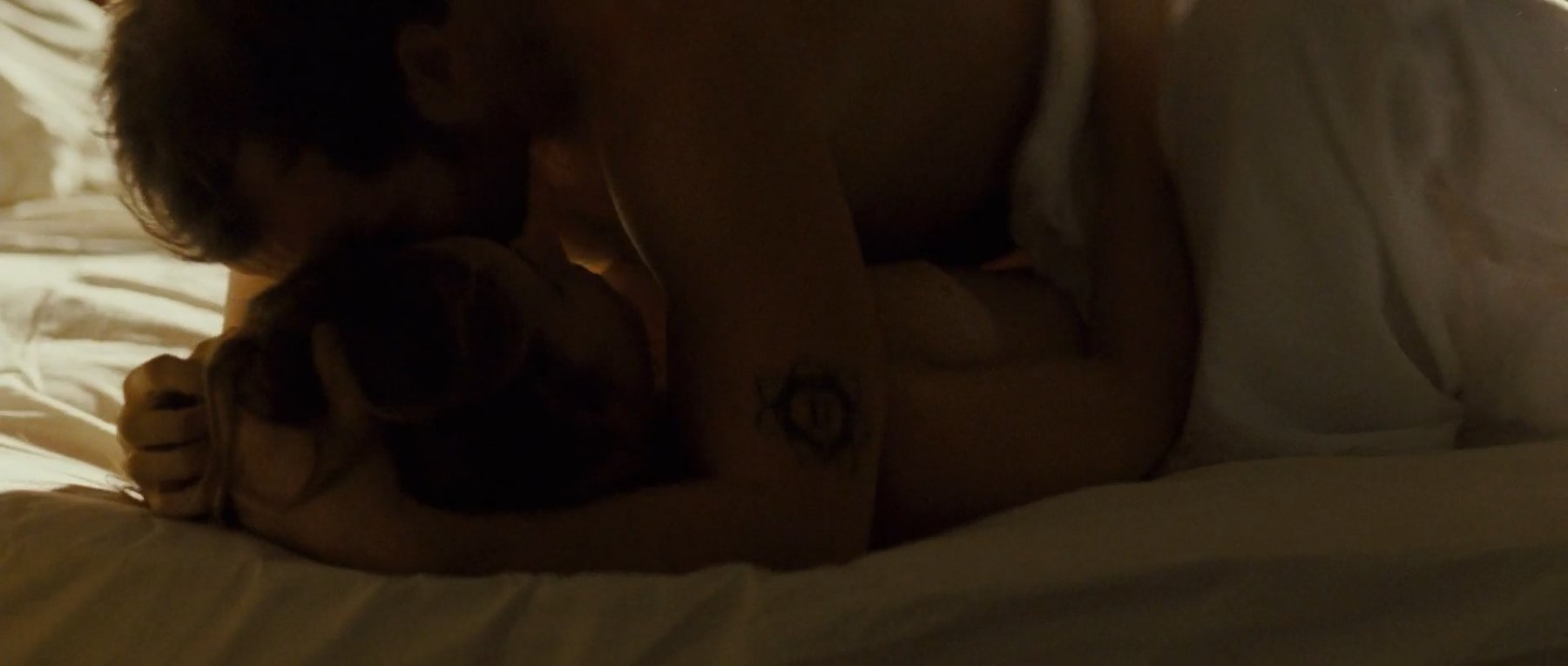 Голая Изабелла Рагонезе - Дополнительный день (Il Giorno In Piu) (2011)