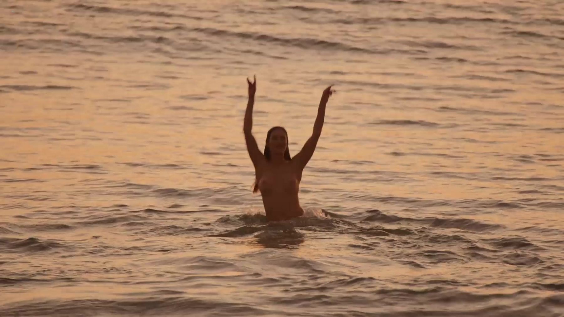 Голая Полли Бриндл - Продажи с видом на закат: округ Ориндж 1 сезон 3 серия (2022)