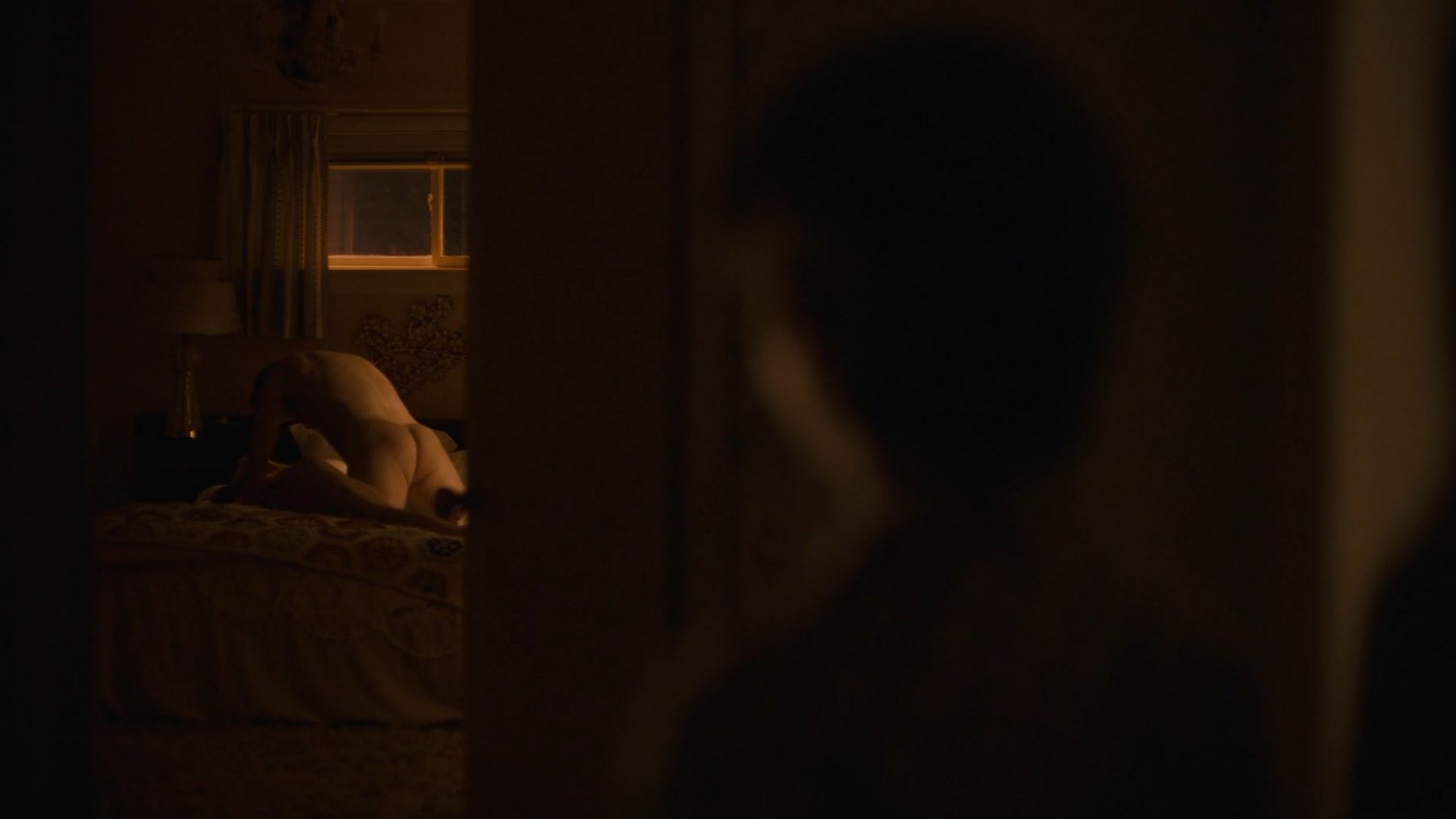 Сексуальная Эмми Россум - Переполненная комната 1 сезон 5 серия (2023)