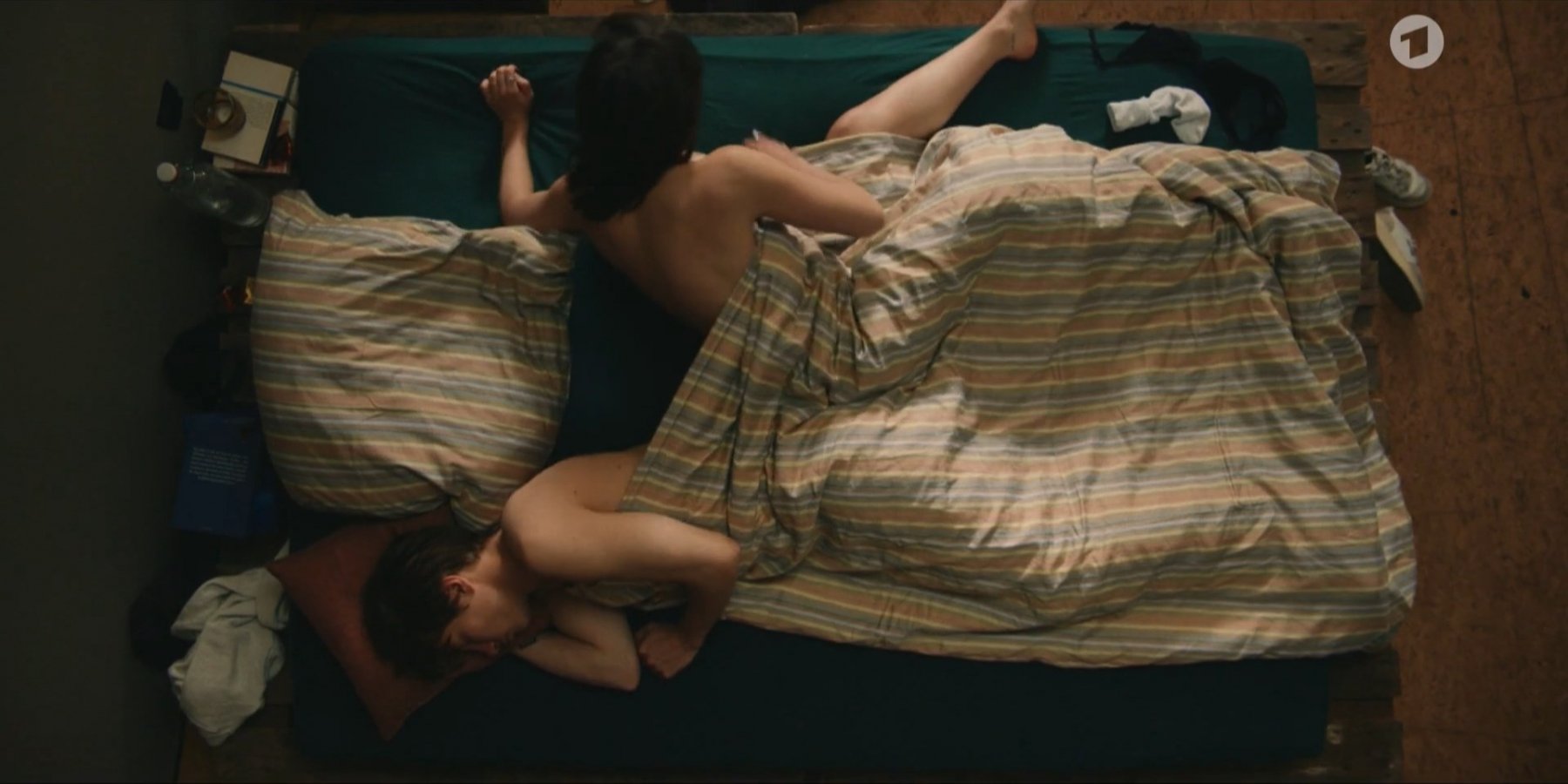 Сексуальная Эмма Дрогунова - Nichts, was uns passiert (2023)