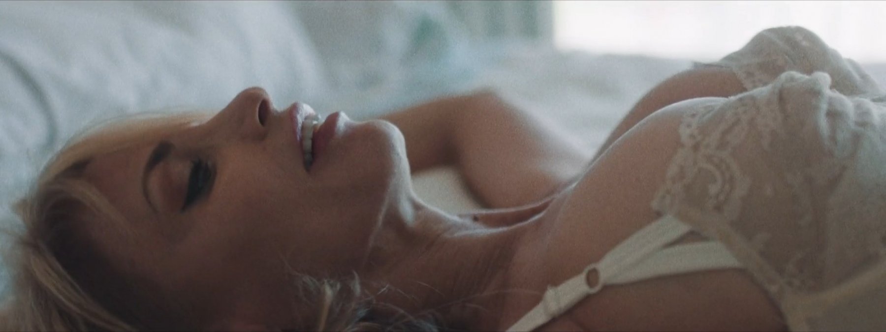 Сексуальная Дайан Россер - Один шанс на миллион (2016)