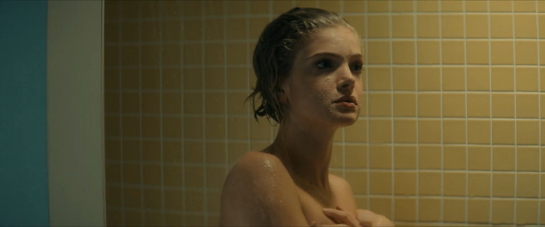 Сексуальная Елена Кампурис - Месть (2023)