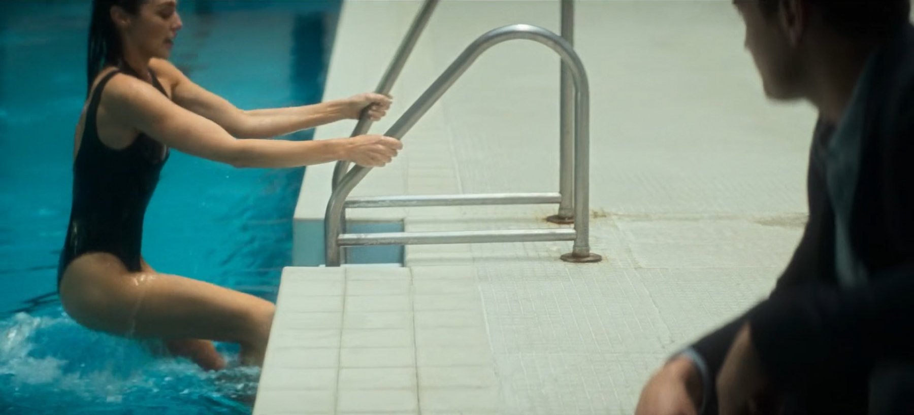 Сексуальная Галь Гадот - Сердце Стоун (2023)