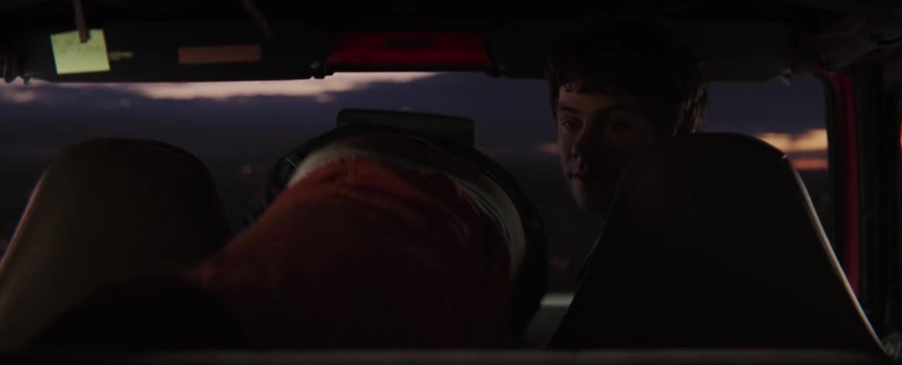 Сексуальная Джессика Хэнвик - Любовь и монстры (2020)