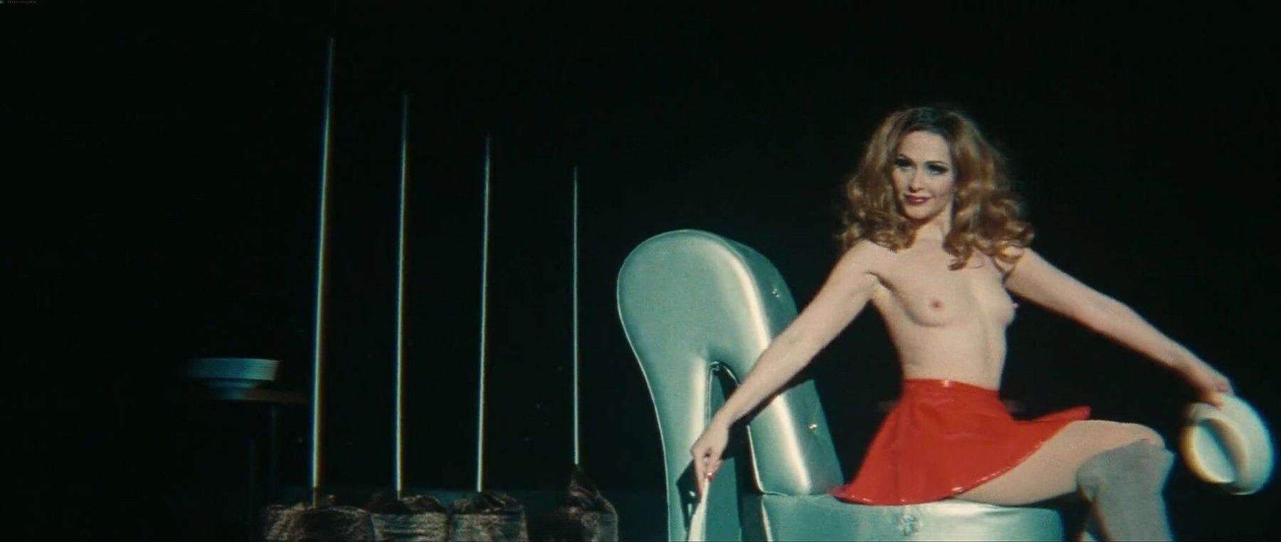 Сексуальная Кирнан Шипка, сексуальная Памела Андерсон и другие - Шоугёрл (2024)