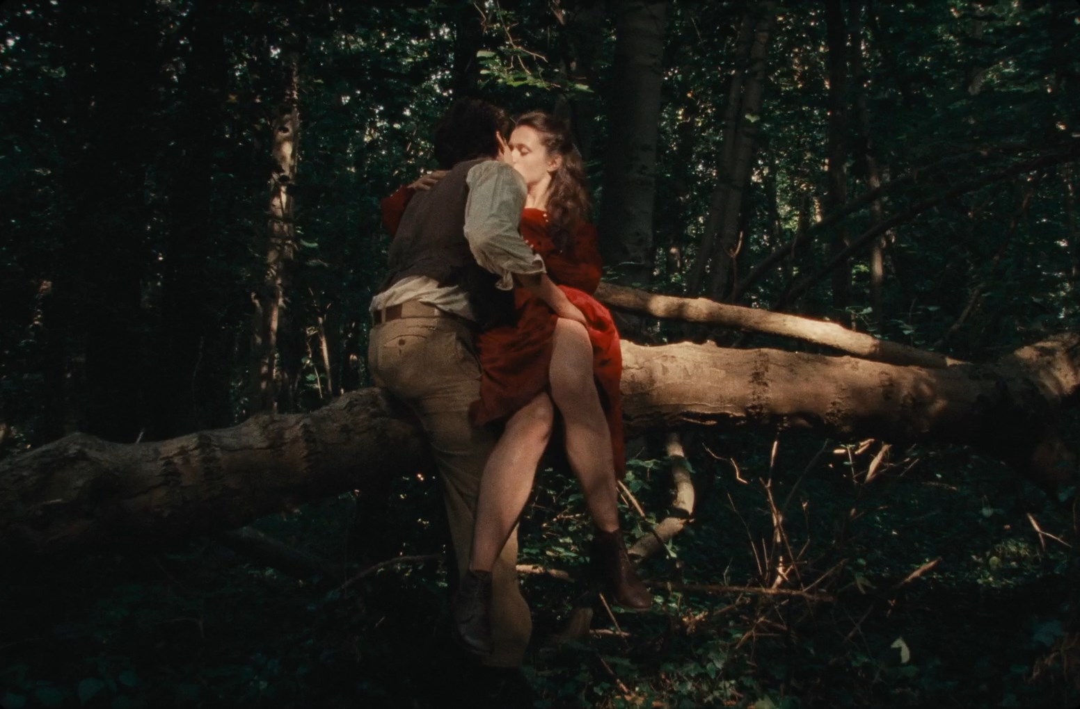 Сексуальная Жюльетта Жуан - Алые паруса (2022)