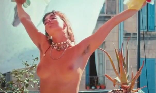 Голая Сухейла Якуб - Балконетки (2024)