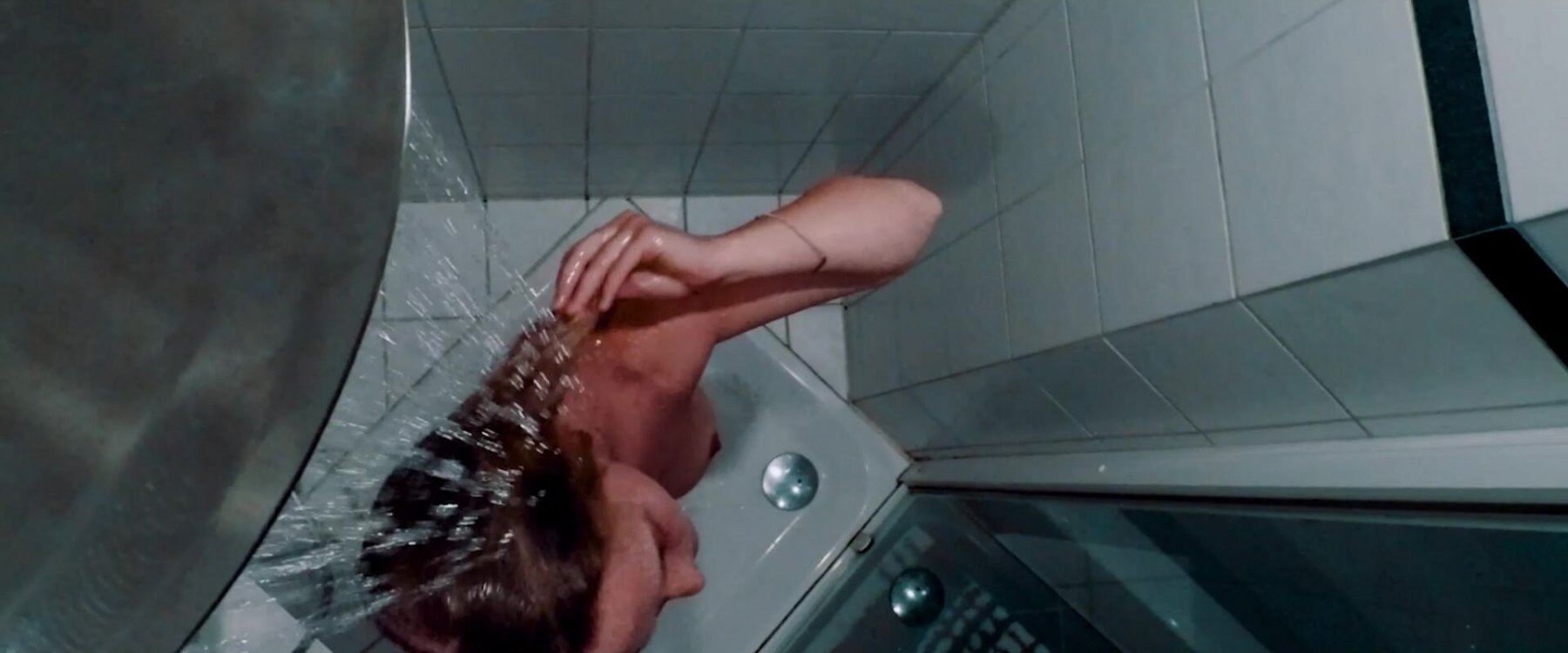 Голая Луиза Лежен - Eises Kalte (2014)