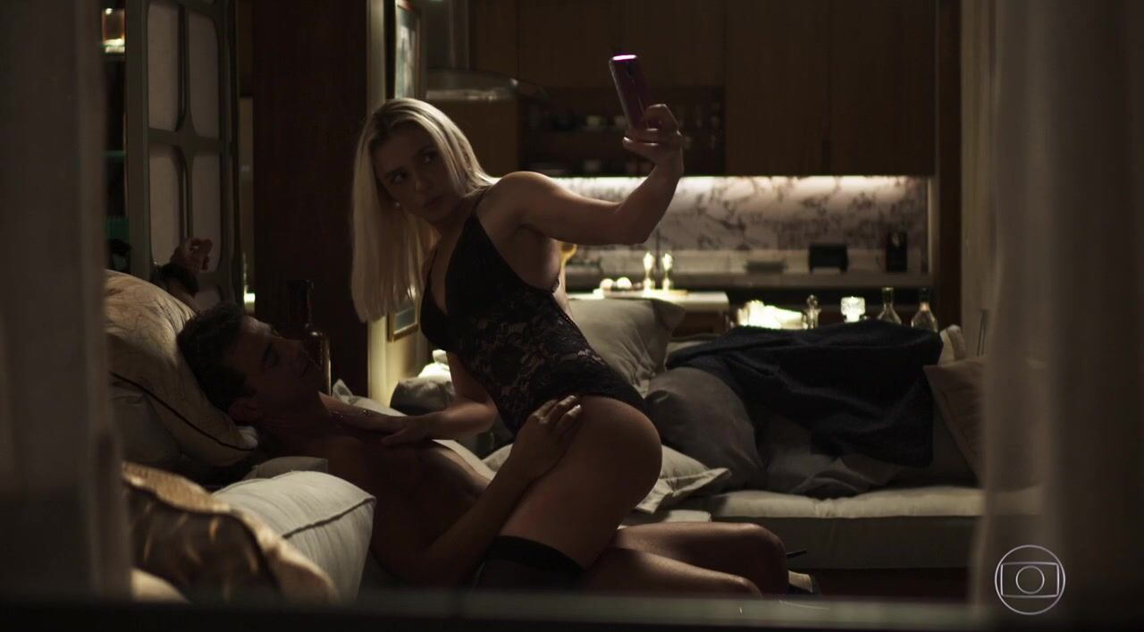 Сексуальная Моника Иоззи - Королева кондитерской 1 сезон 39 серия (2019)