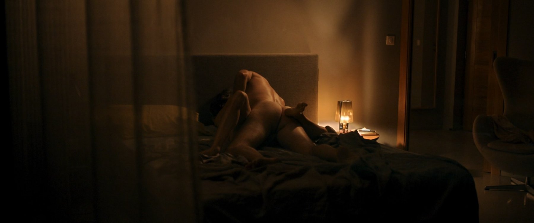 Голая Ребекка Мардер - Идеальная ложь (2022)