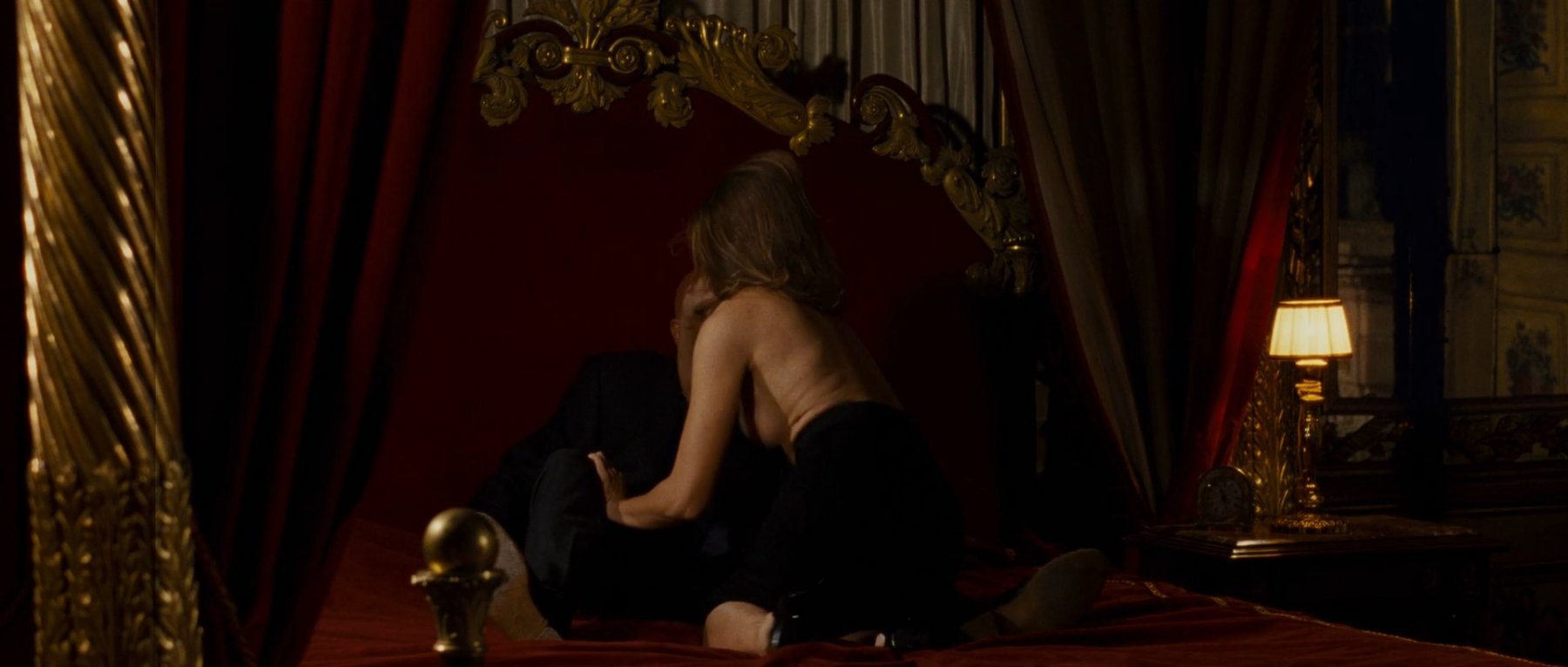 Голая Кася Смутняк - Добро пожаловать, президент! (Benvenuto Presidente!) (2013)