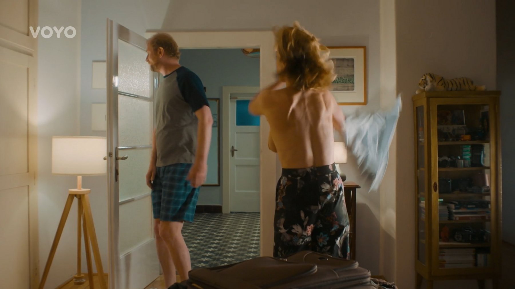 Голая Петра Гржебичкова - Táta v nesnázích 1 сезон 4 серия (2023)