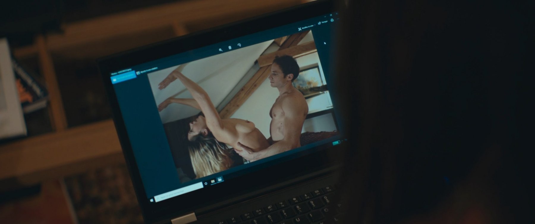 Голая Офелия Колб - Водоворот лжи (2022)