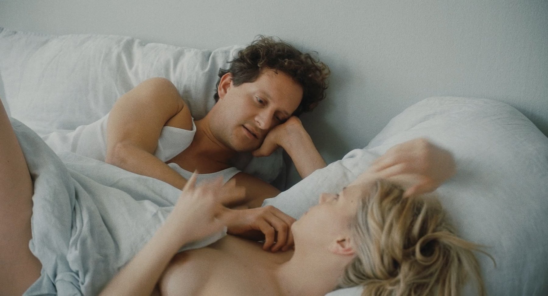 Голая Рикарда Сэйфрид - Аксиома (2022)