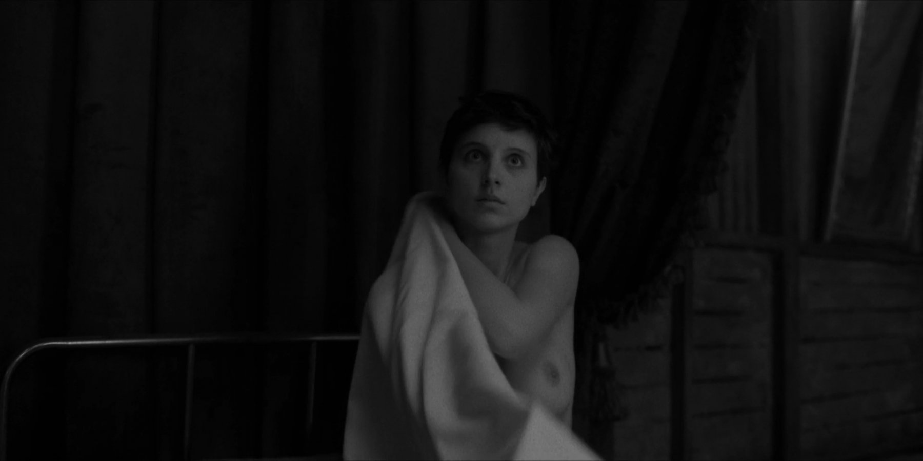 Голая Паула Лухзингер - Граф (2023)