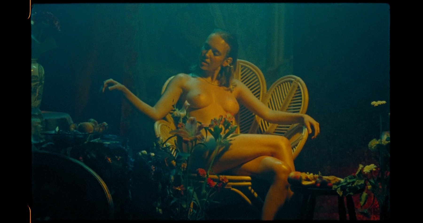 Голая Моника Розпара - Alicja (2022)