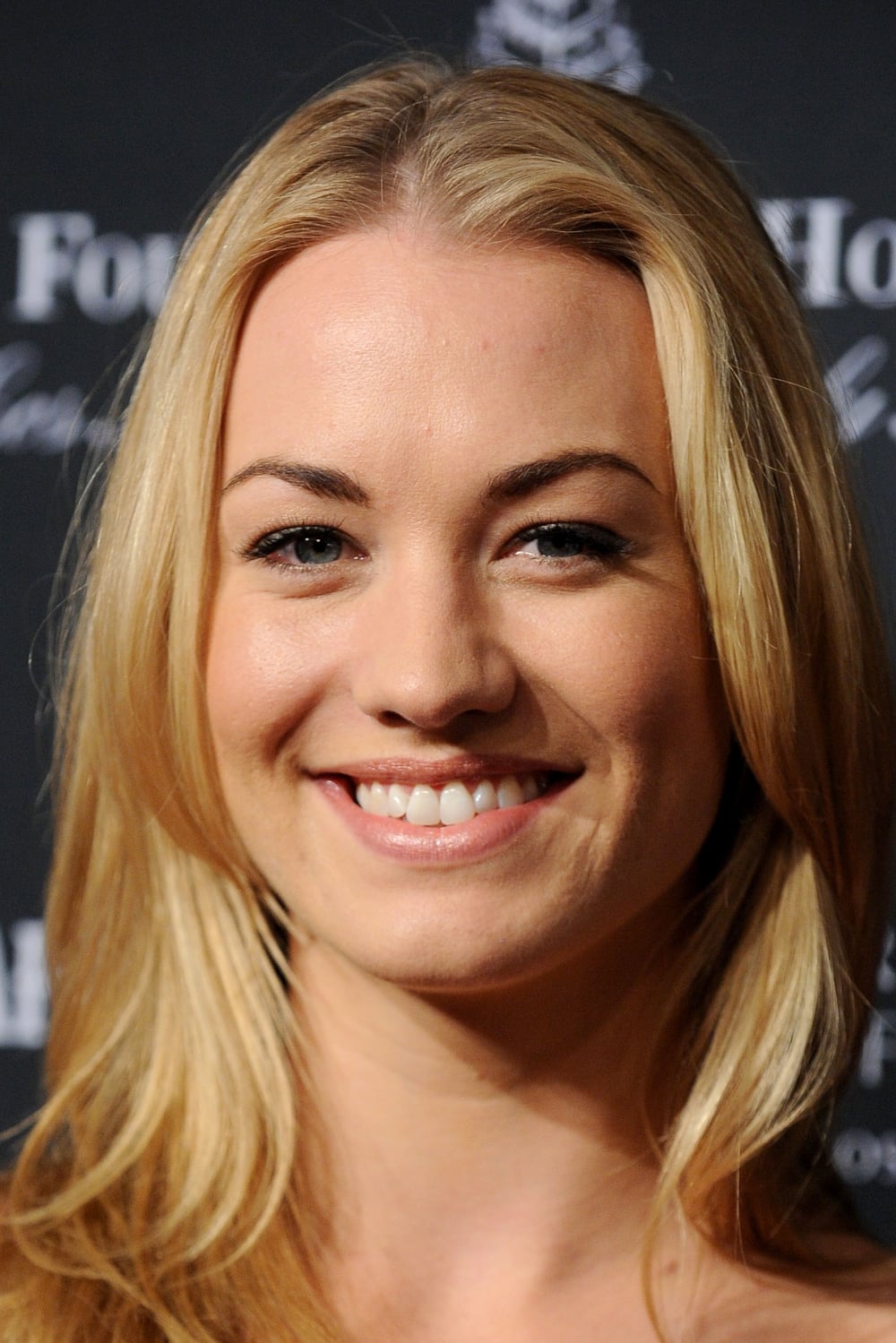 Ивон страховски. Страховски. Ивонн. Yvonne Strahovski 2020. Ивонн Страховски фильмы.